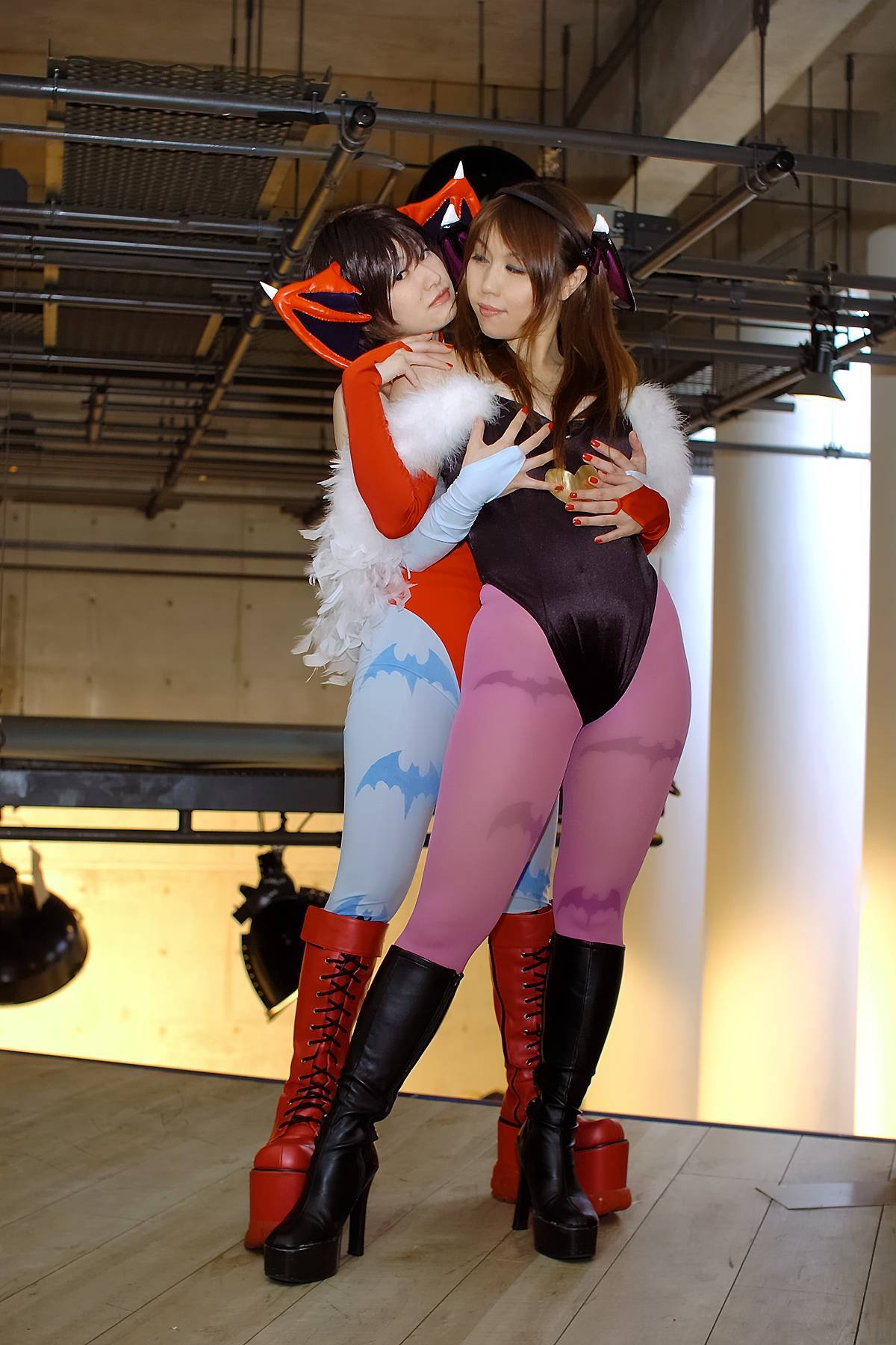 [Cosplay] 2013.04.08 Hot Lilith and Morrigan sexy Cosplay